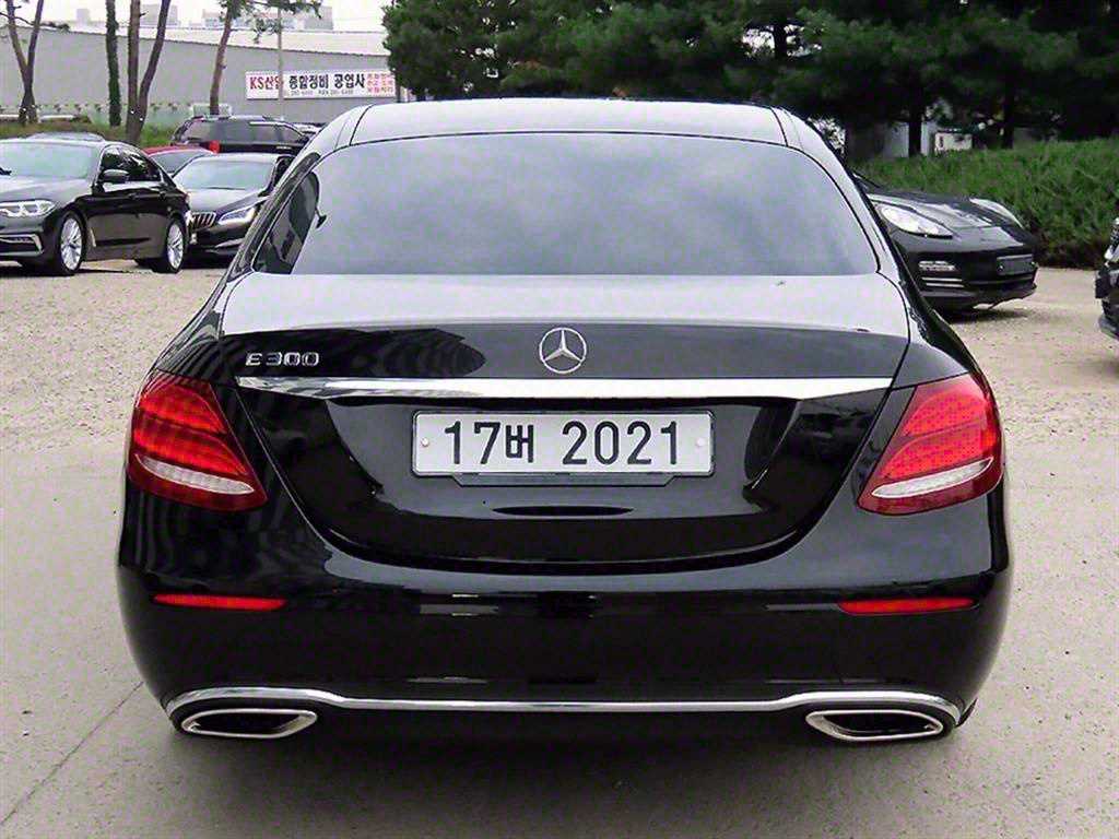 Mercedes Benz E class - Vista 4