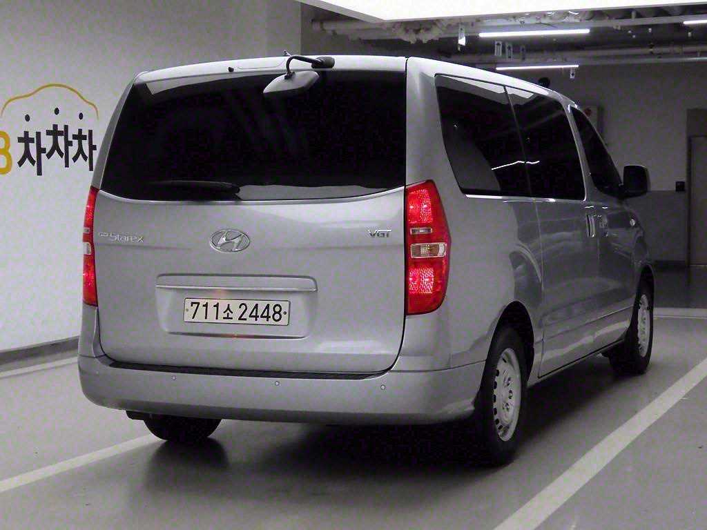 HYUNDAI Starex - Vista 4