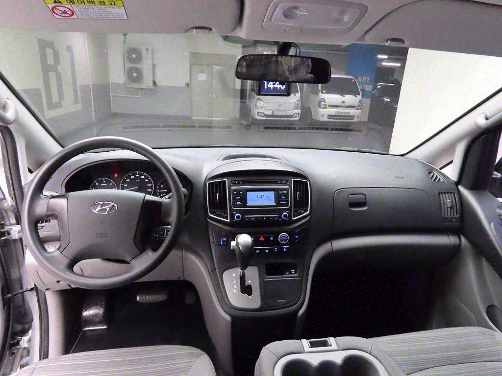 HYUNDAI Starex - Vista 7