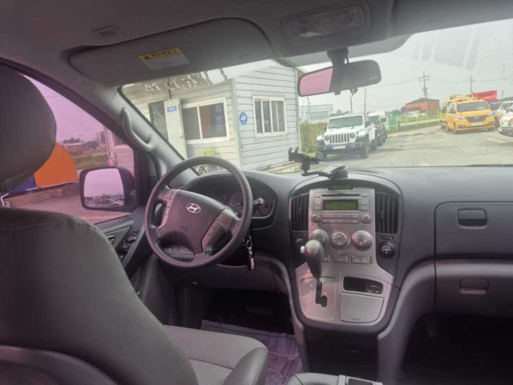 HYUNDAI Starex - Vista 12