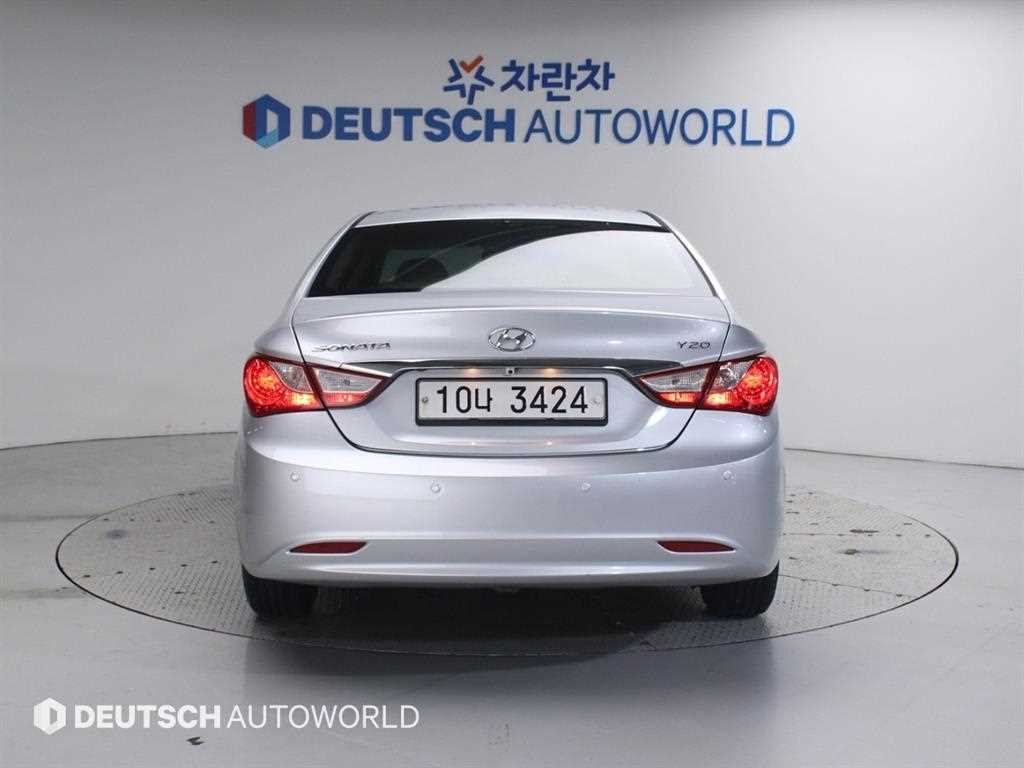 HYUNDAI Sonata - Vista 4