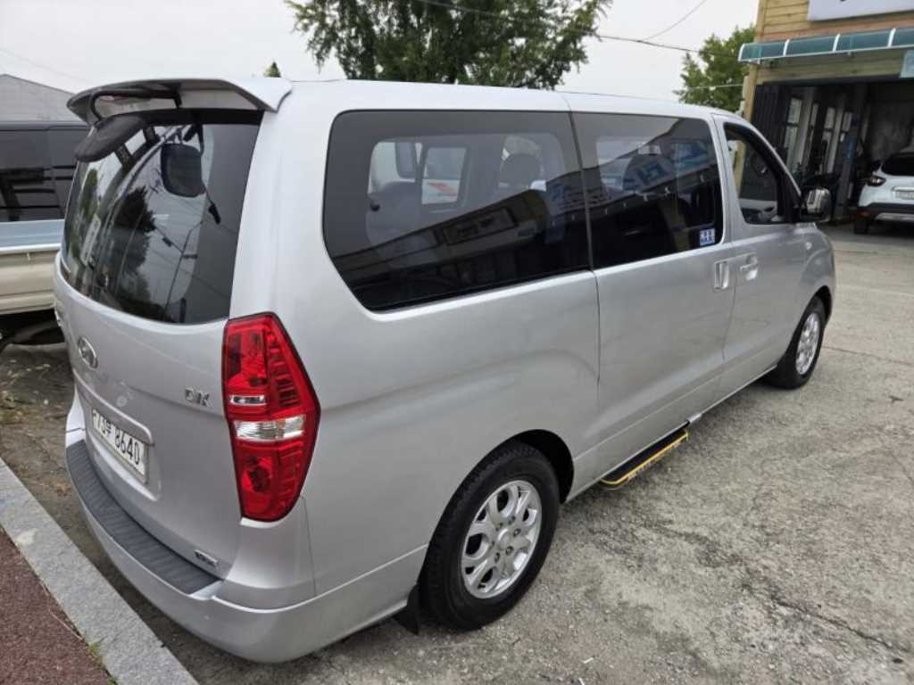 HYUNDAI Starex - Vista 5