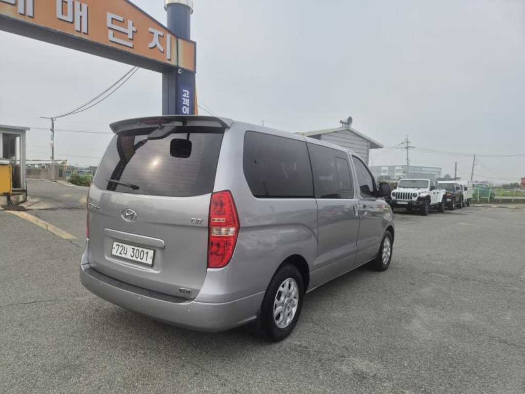 HYUNDAI Starex - Vista 5