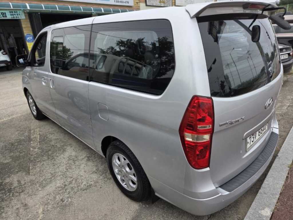 HYUNDAI Starex - Vista 6