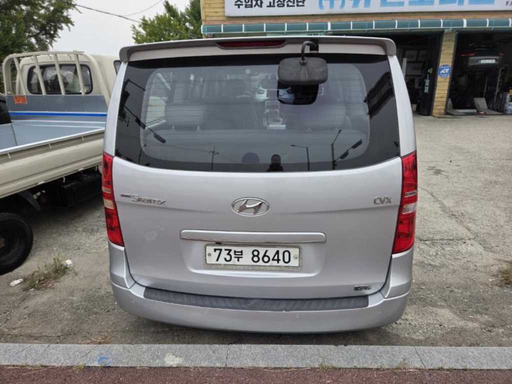 HYUNDAI Starex - Vista 4