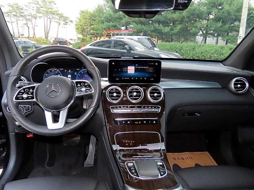 Mercedes Benz GLC Class - Vista 7