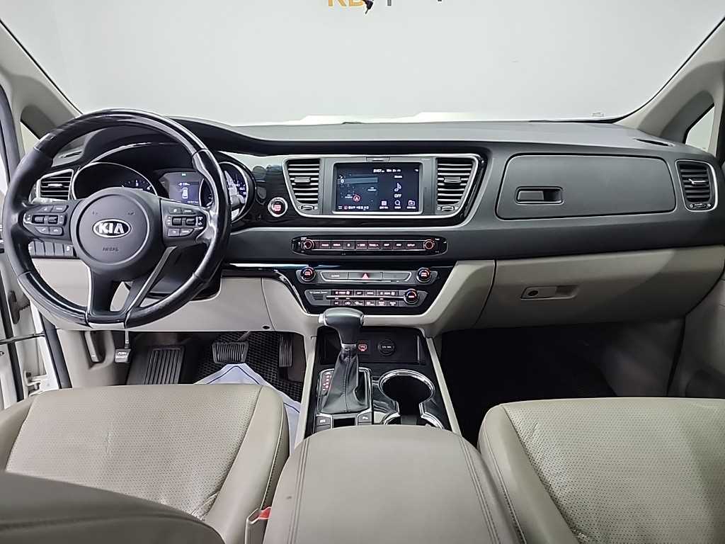 KIA Carnival - Vista 7