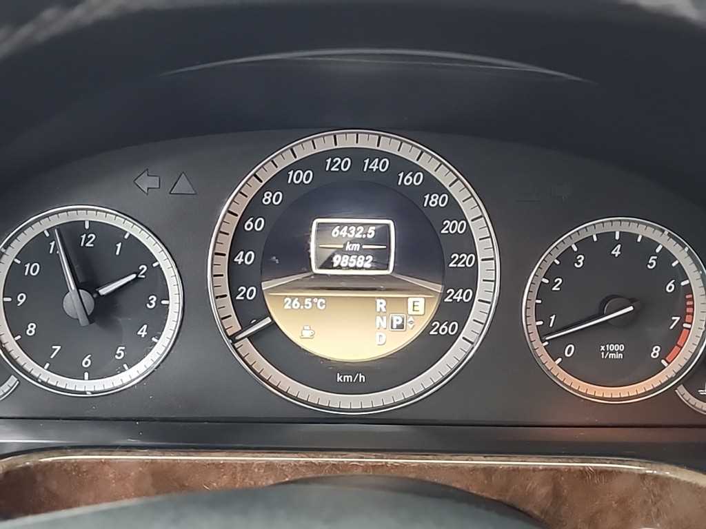 Mercedes Benz E class - Vista 6