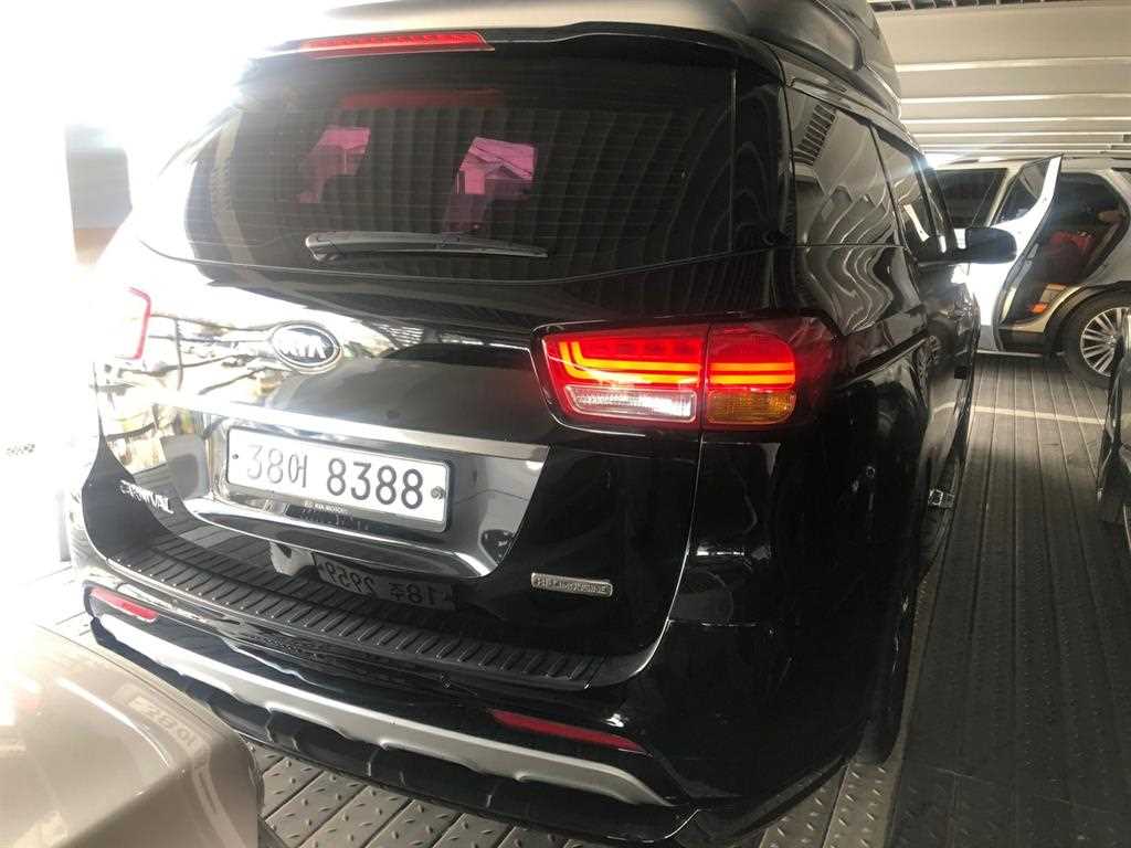 KIA Carnival - Vista 4