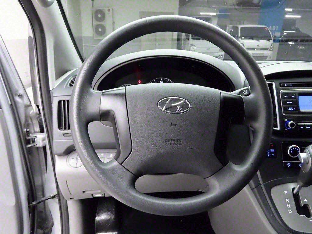HYUNDAI Starex - Vista 8