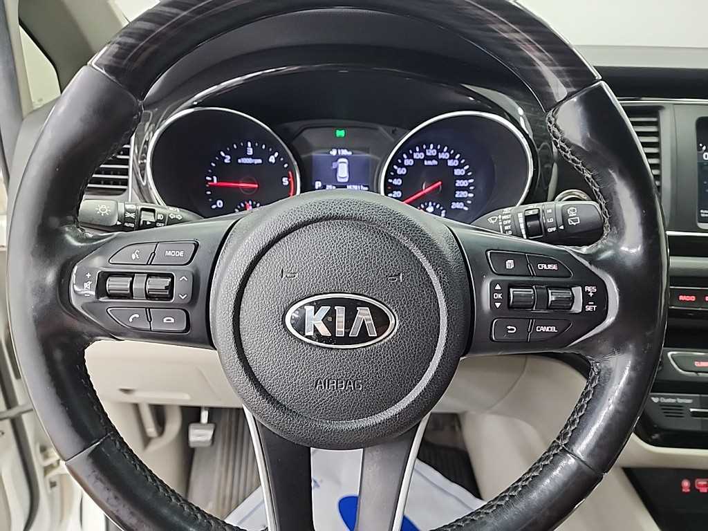 KIA Carnival - Vista 9