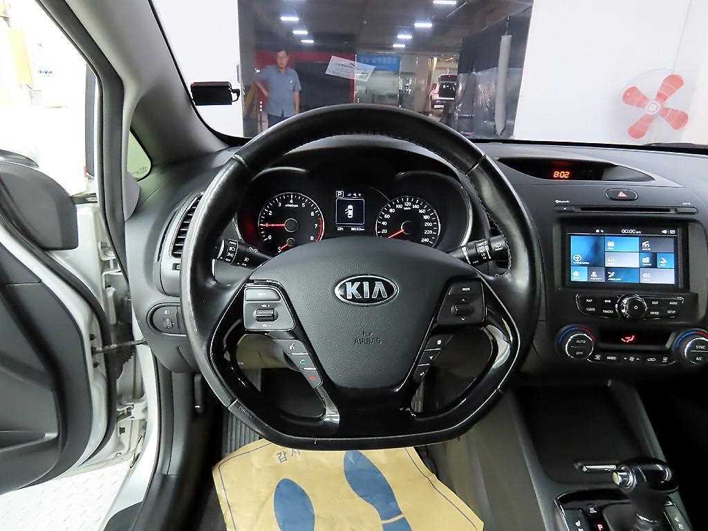 KIA K3 - Vista 9