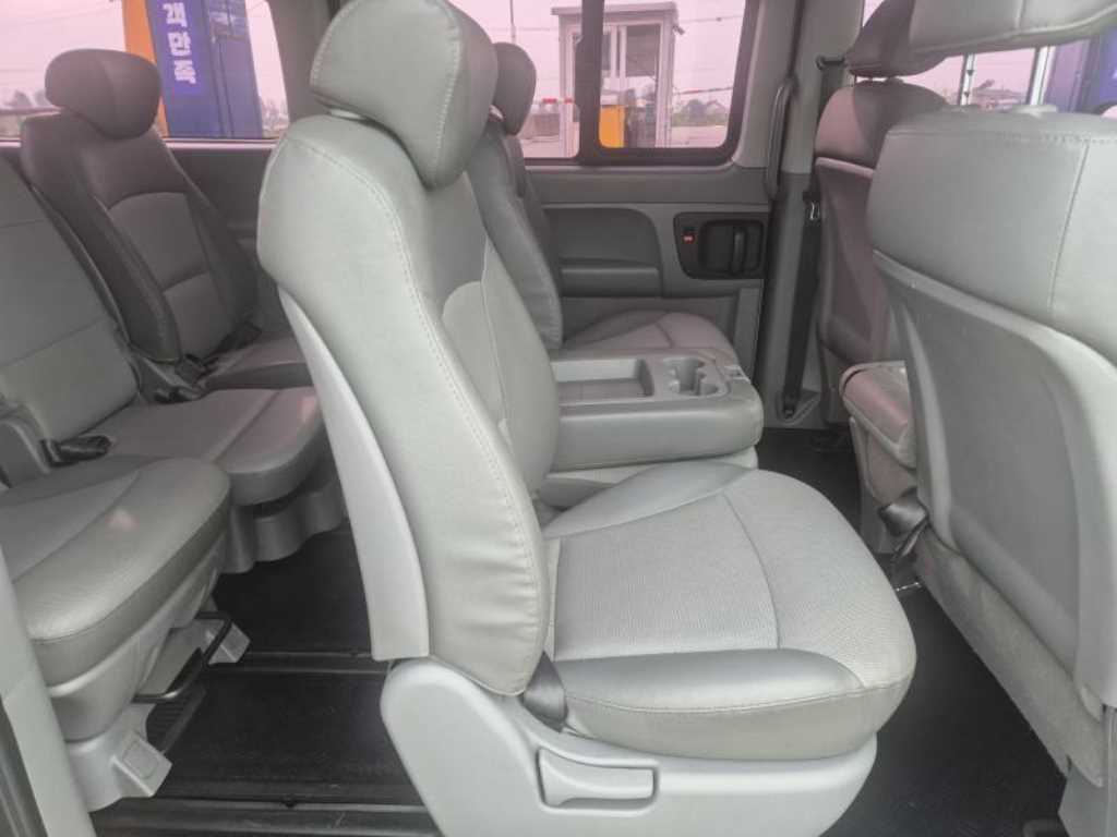 HYUNDAI Starex - Vista 11