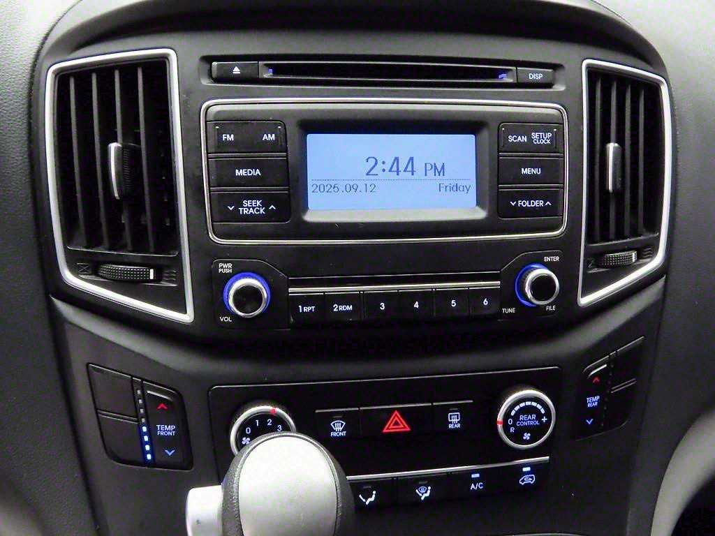 HYUNDAI Starex - Vista 9