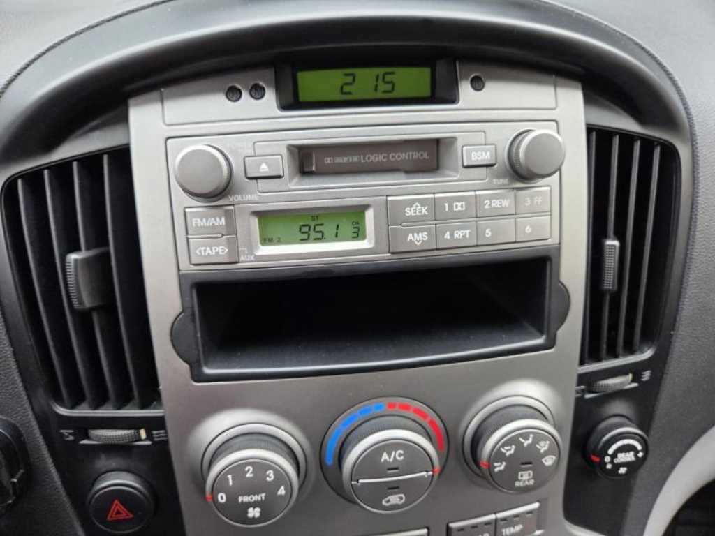 HYUNDAI Starex - Vista 11