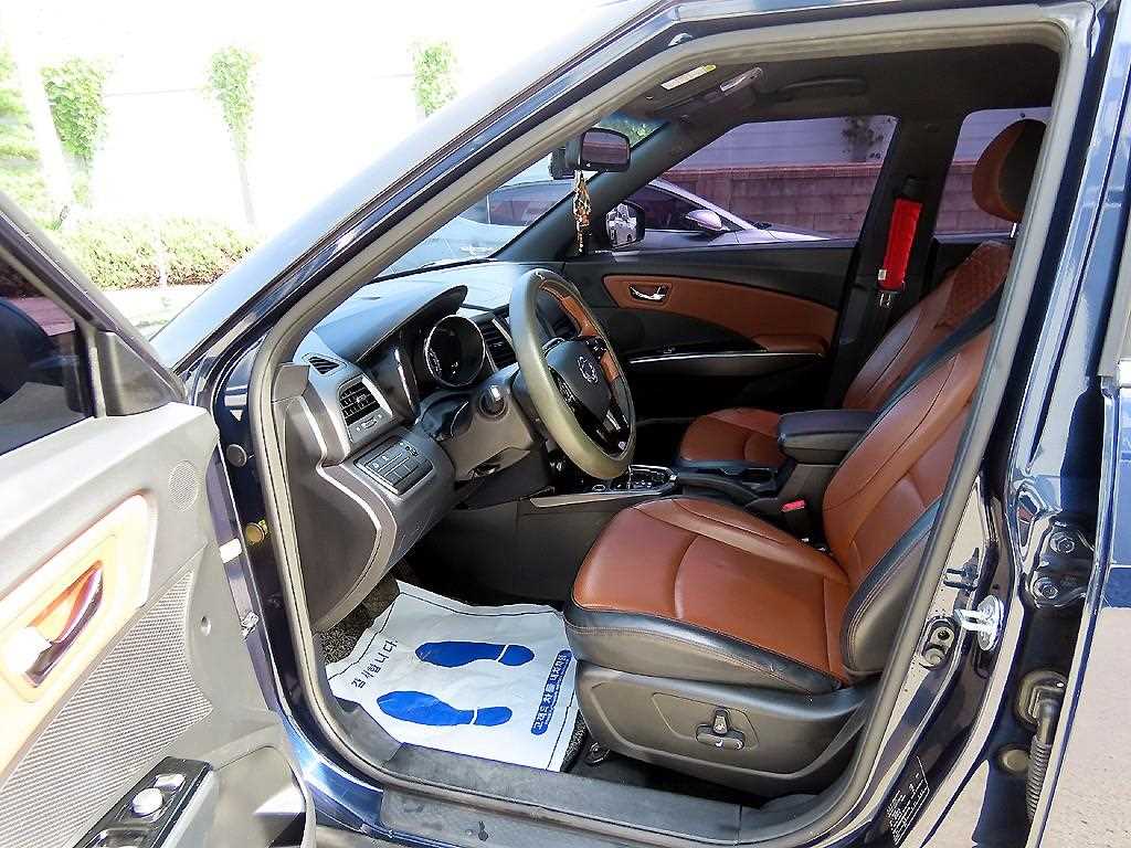 Ssangyong Tivoli - Vista 5