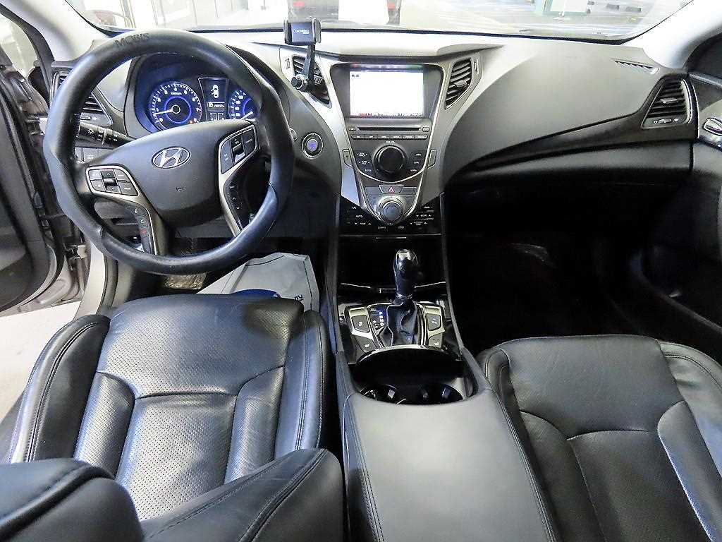 HYUNDAI Grandeur - Vista 9