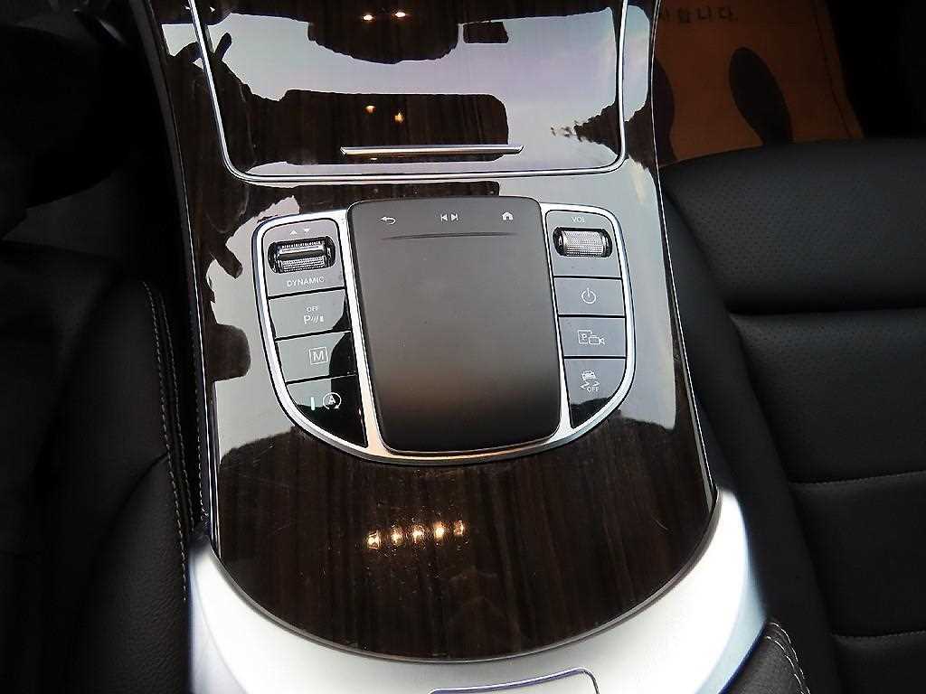 Mercedes Benz GLC Class - Vista 11