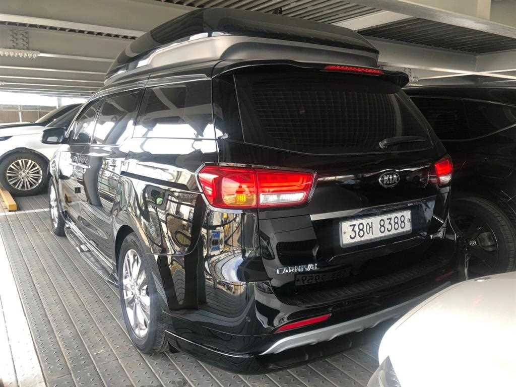 KIA Carnival - Vista 5