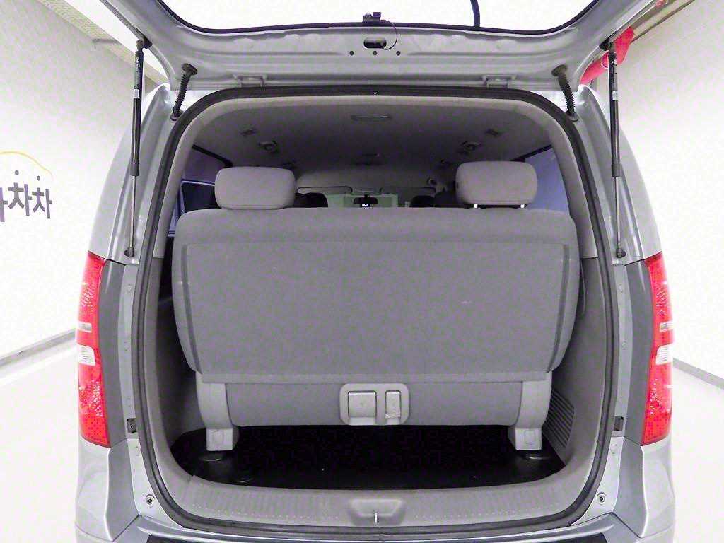 HYUNDAI Starex - Vista 5