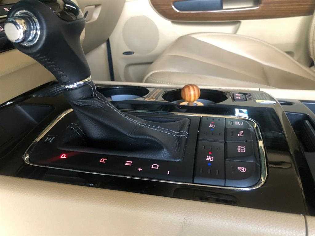 KIA Carnival - Vista 7