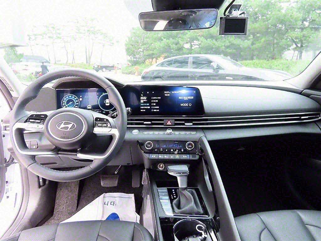 HYUNDAI Avante - Vista 7