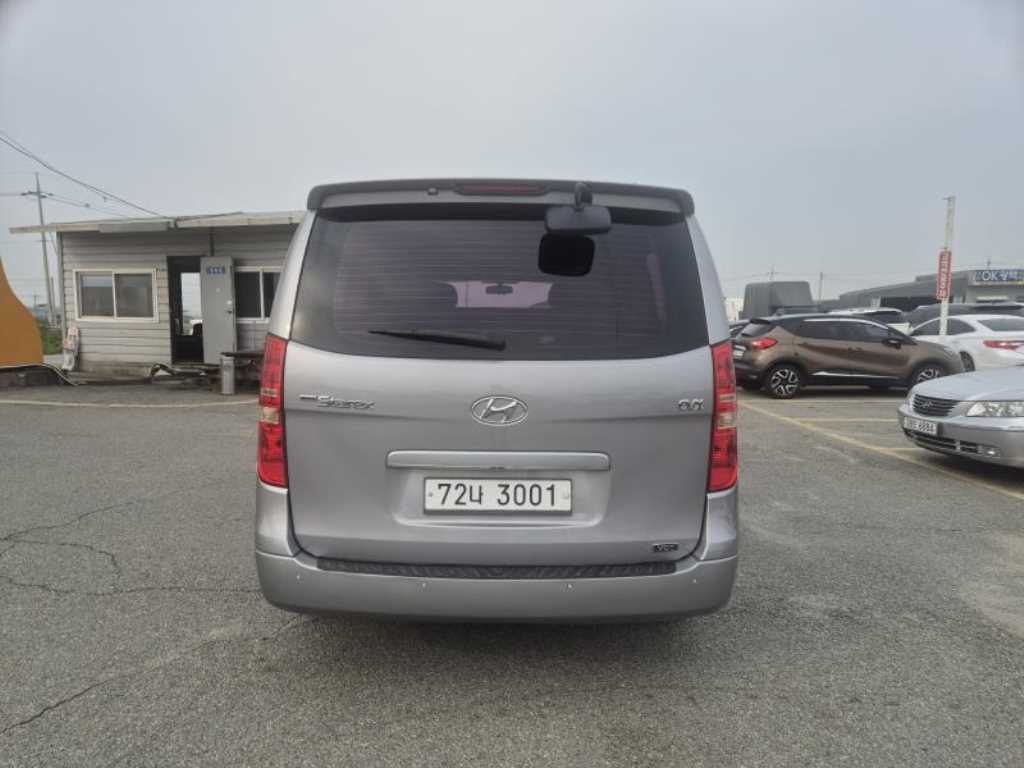 HYUNDAI Starex - Vista 6