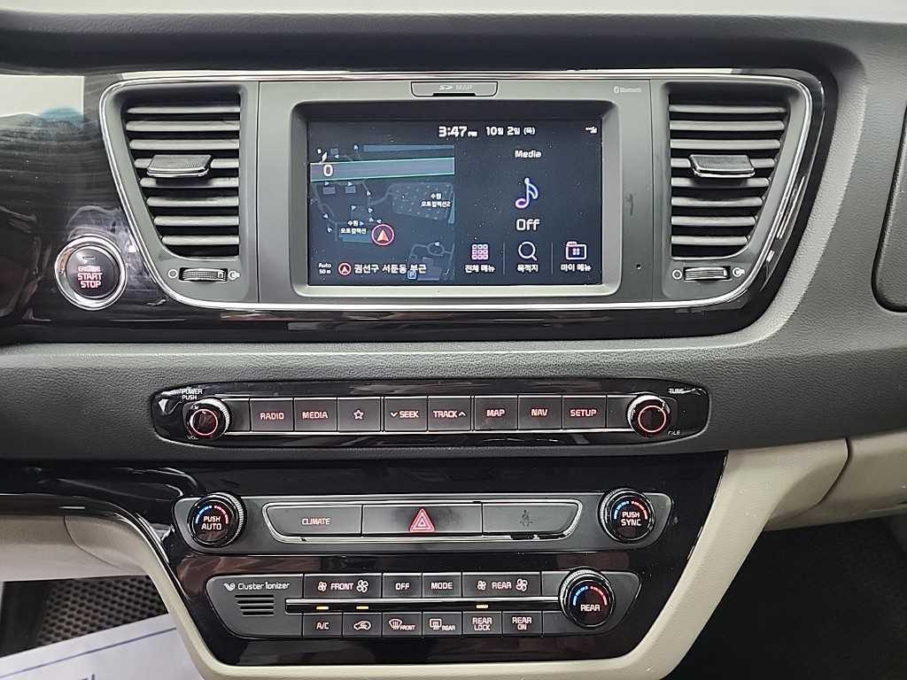 KIA Carnival - Vista 10