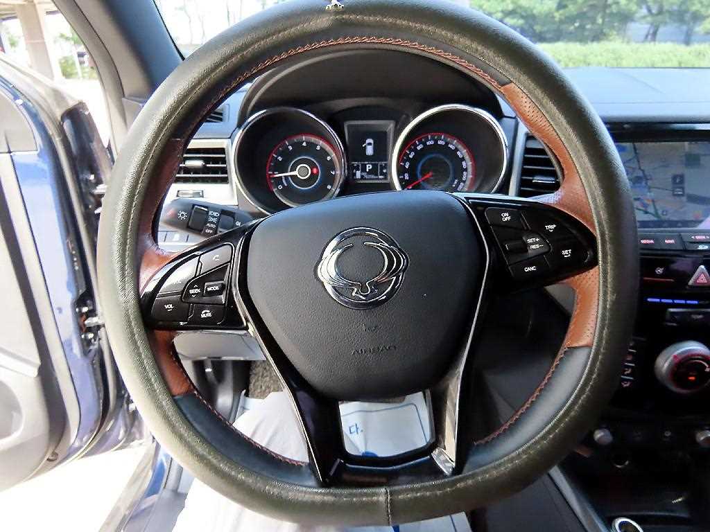 Ssangyong Tivoli - Vista 8