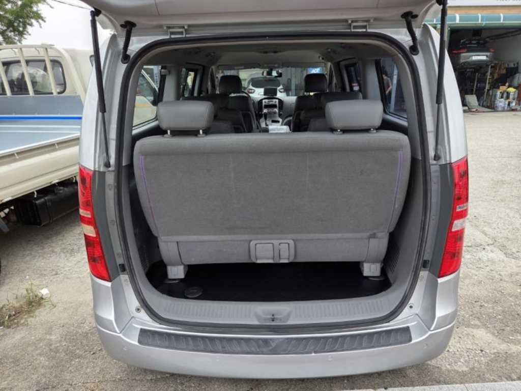 HYUNDAI Starex - Vista 7