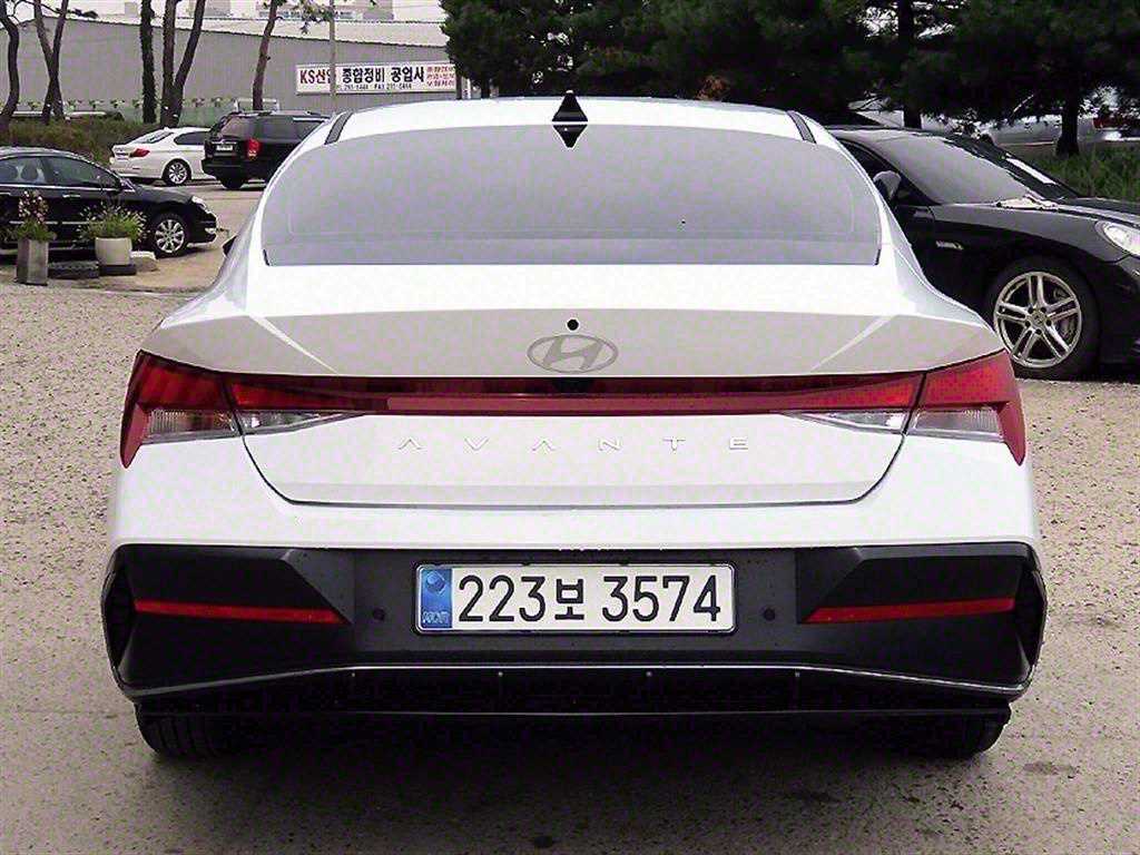 HYUNDAI Avante - Vista 4