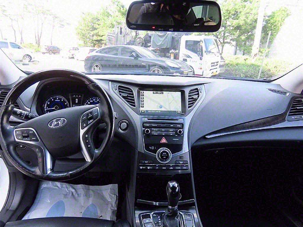 HYUNDAI Grandeur - Vista 7