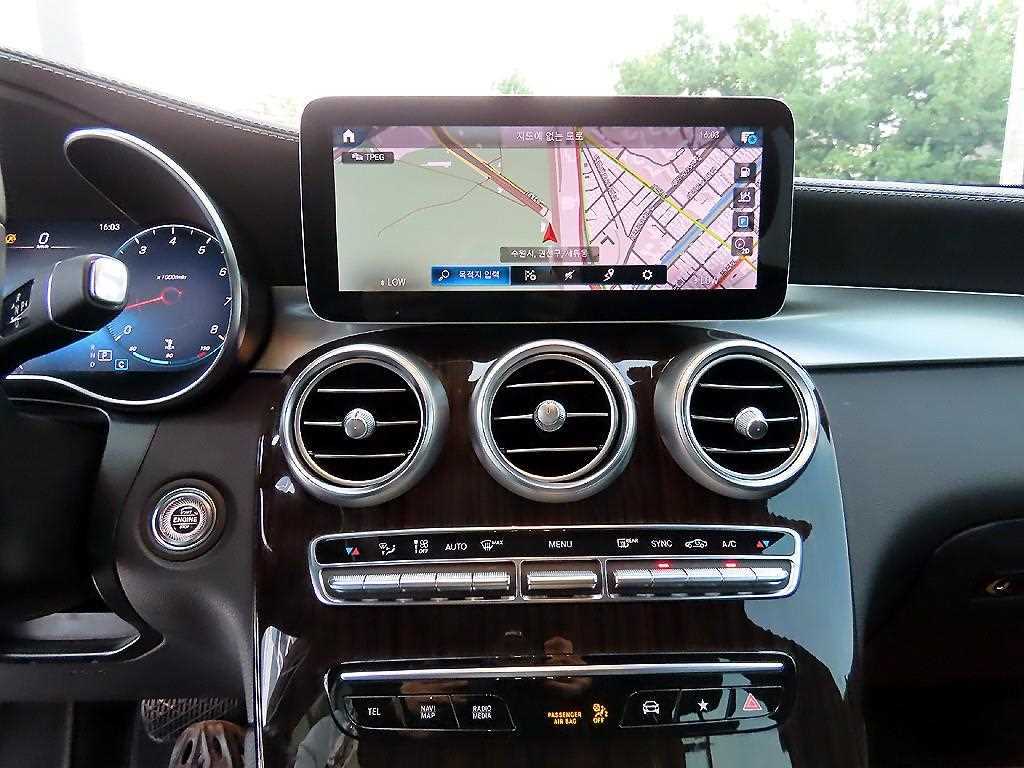 Mercedes Benz GLC Class - Vista 12