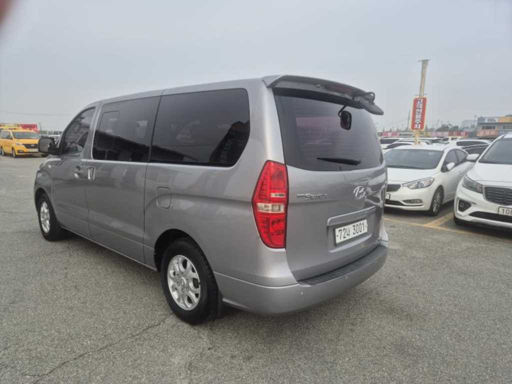 HYUNDAI Starex - Vista 7