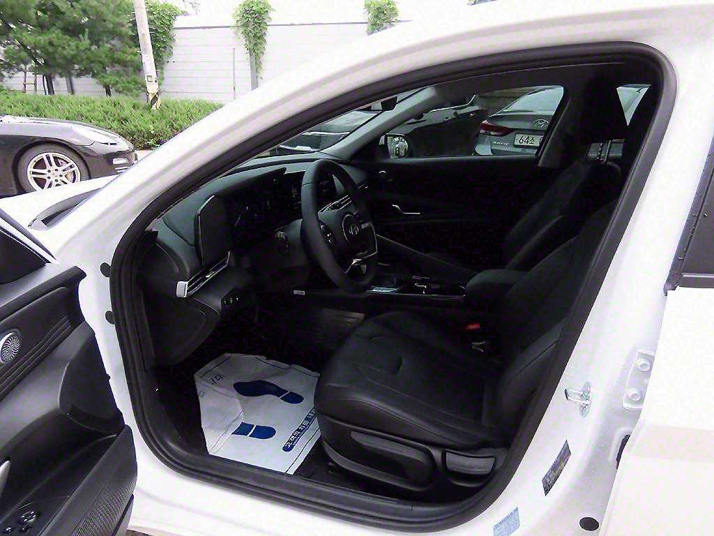 HYUNDAI Avante - Vista 5