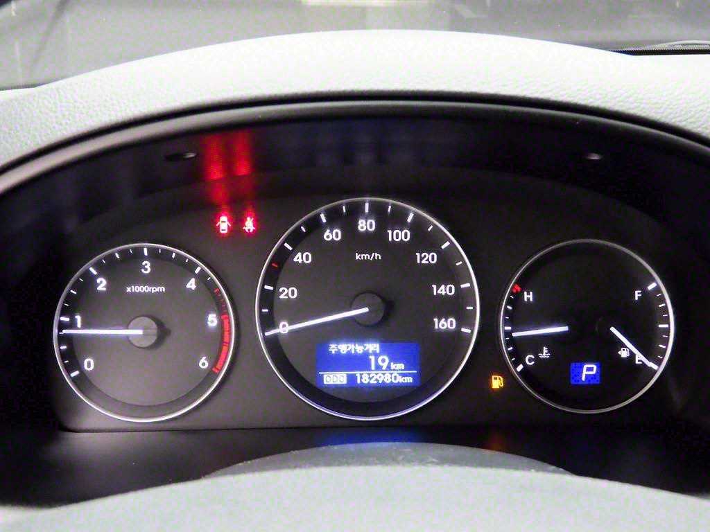 HYUNDAI Starex - Vista 6