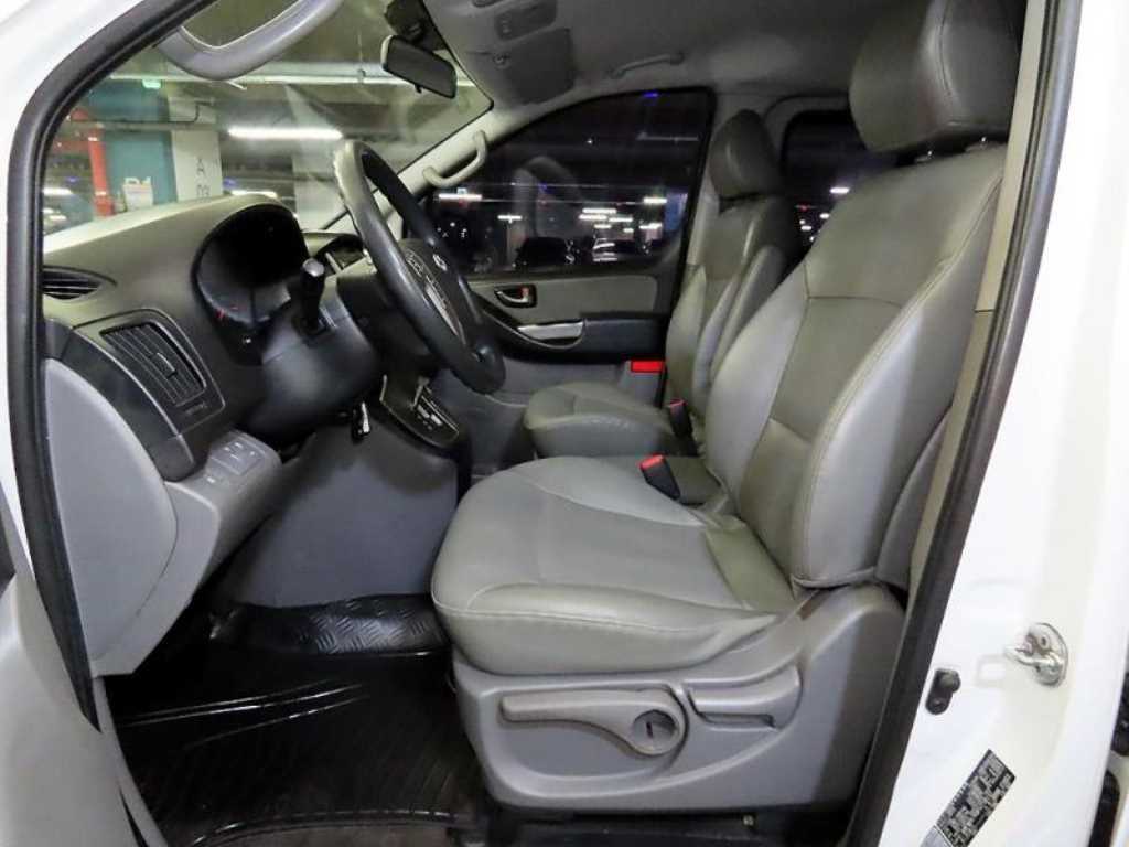 HYUNDAI Starex - Vista 6