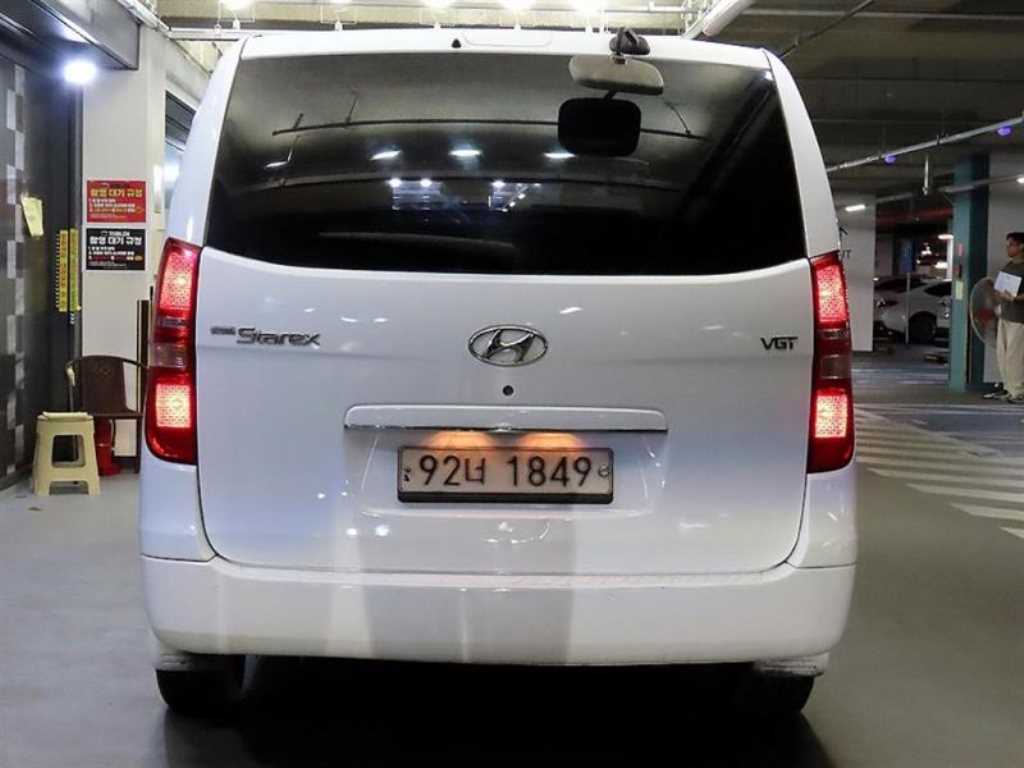 HYUNDAI Starex - Vista 5