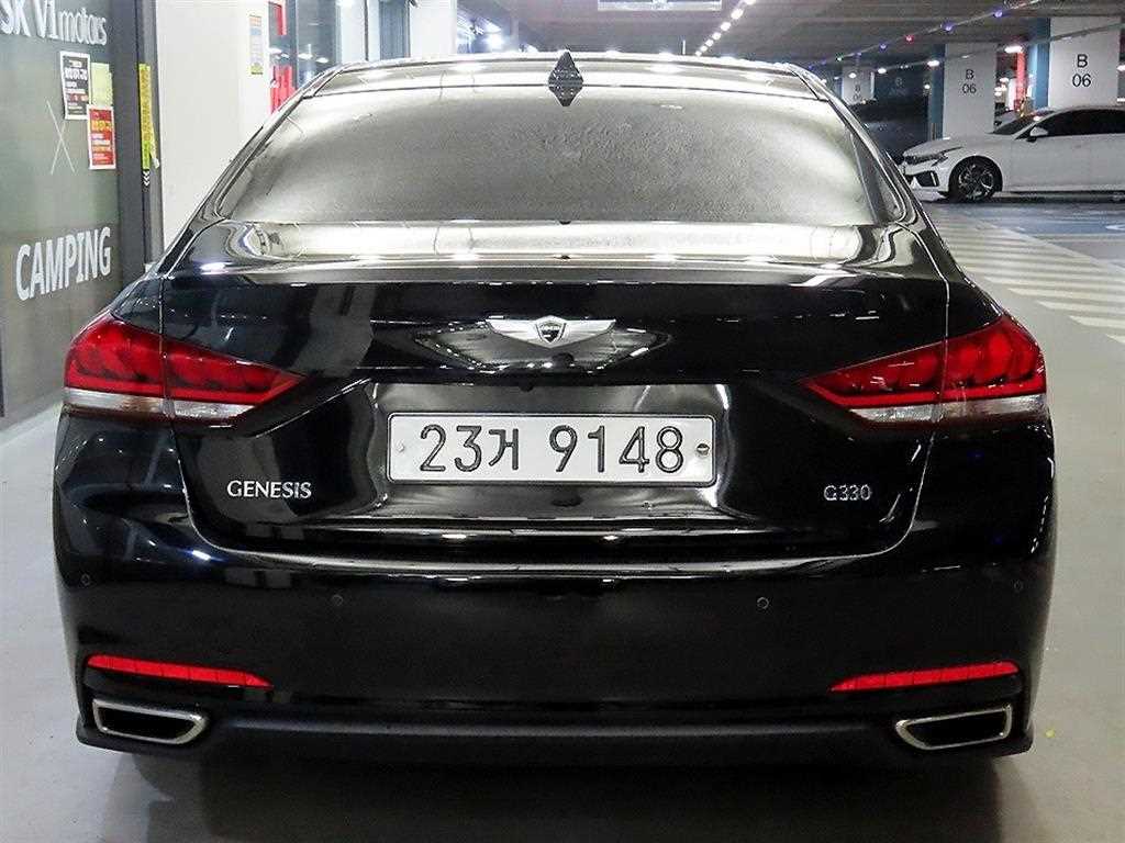 HYUNDAI Genesis - Vista 5