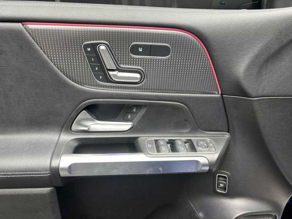 Mercedes Benz GLB Class - Vista 12