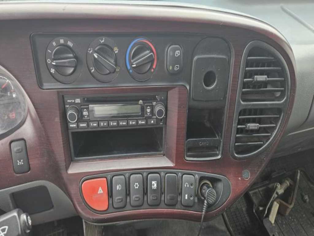 medium and large cargo truck - Vista 12