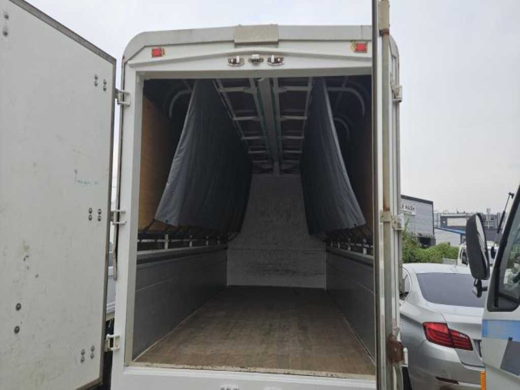 medium and large cargo truck - Vista 2