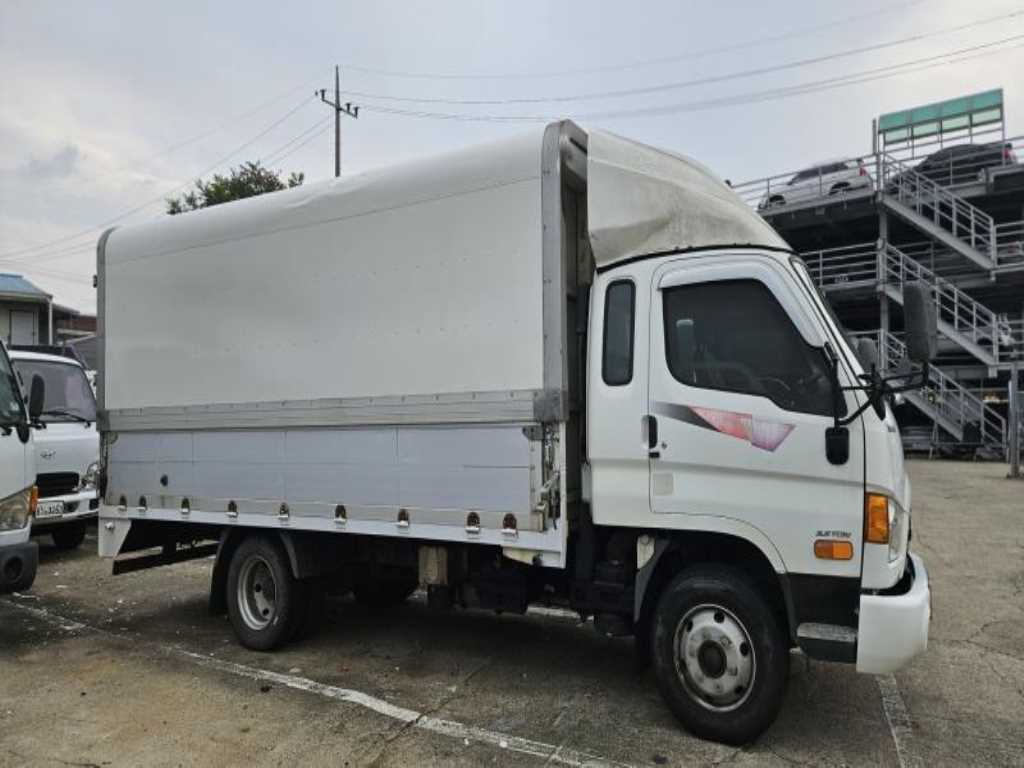 medium and large cargo truck - Vista 3