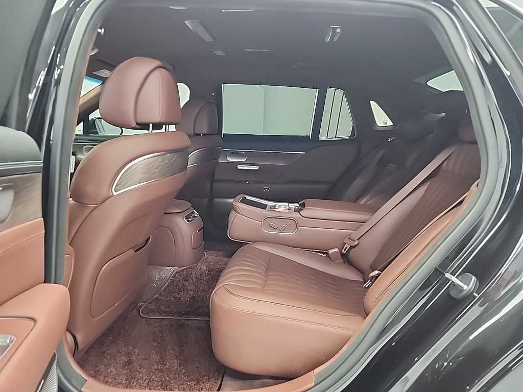 Genesis G90 - Vista 12