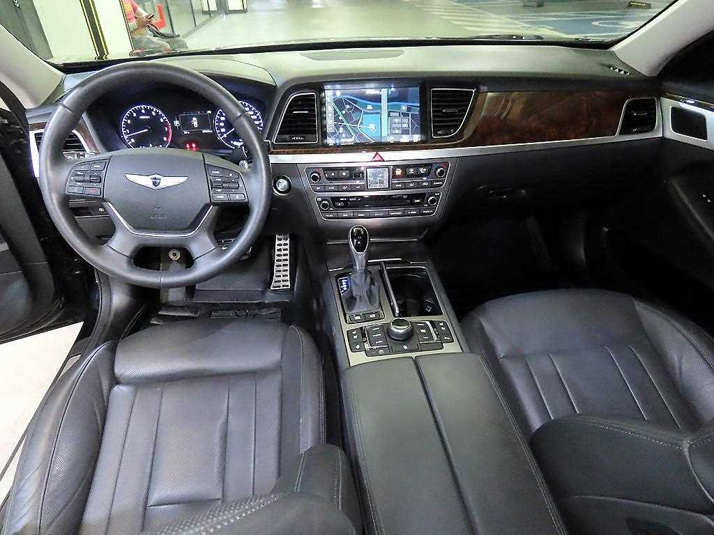 HYUNDAI Genesis - Vista 10