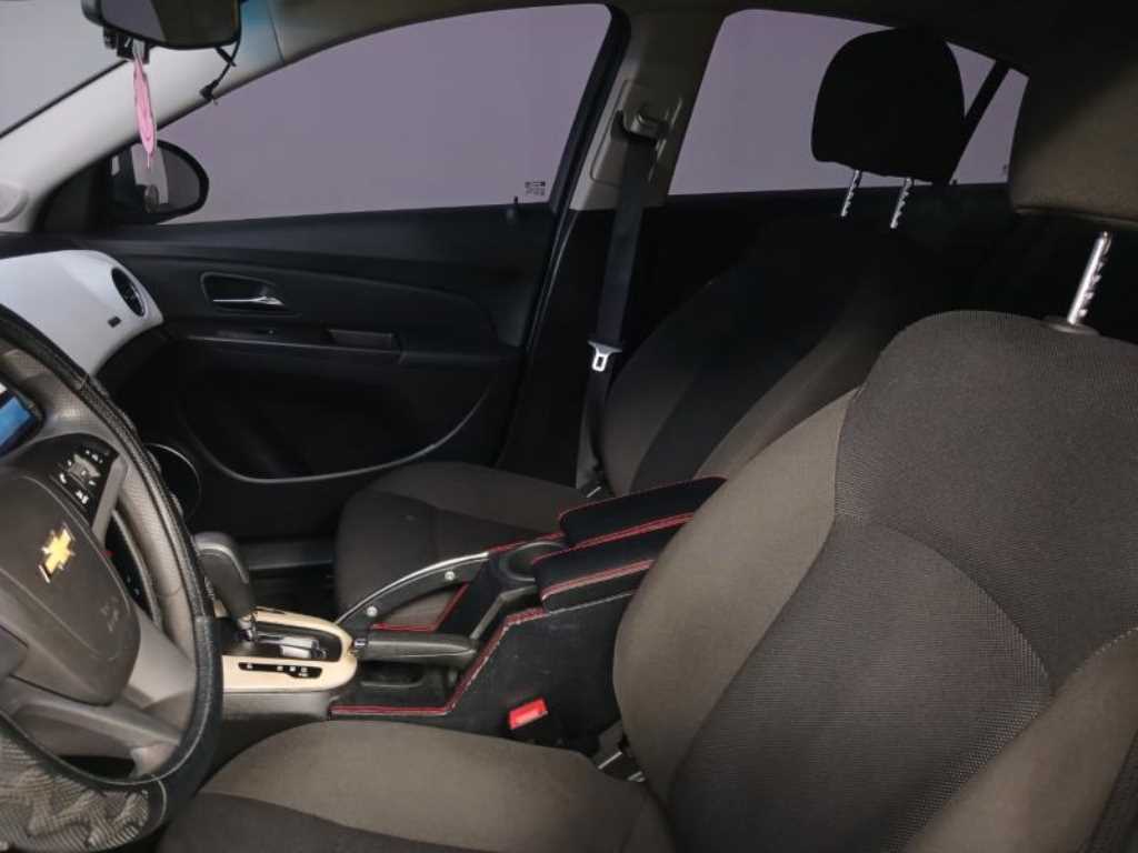 Chevrolet Cruise - Vista 7