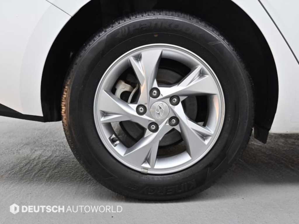 HYUNDAI Avante - Vista 5