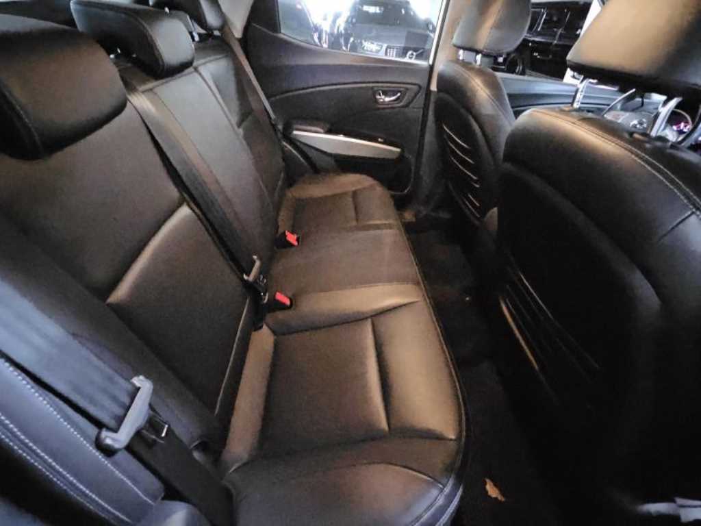 Ssangyong Tivoli - Vista 11