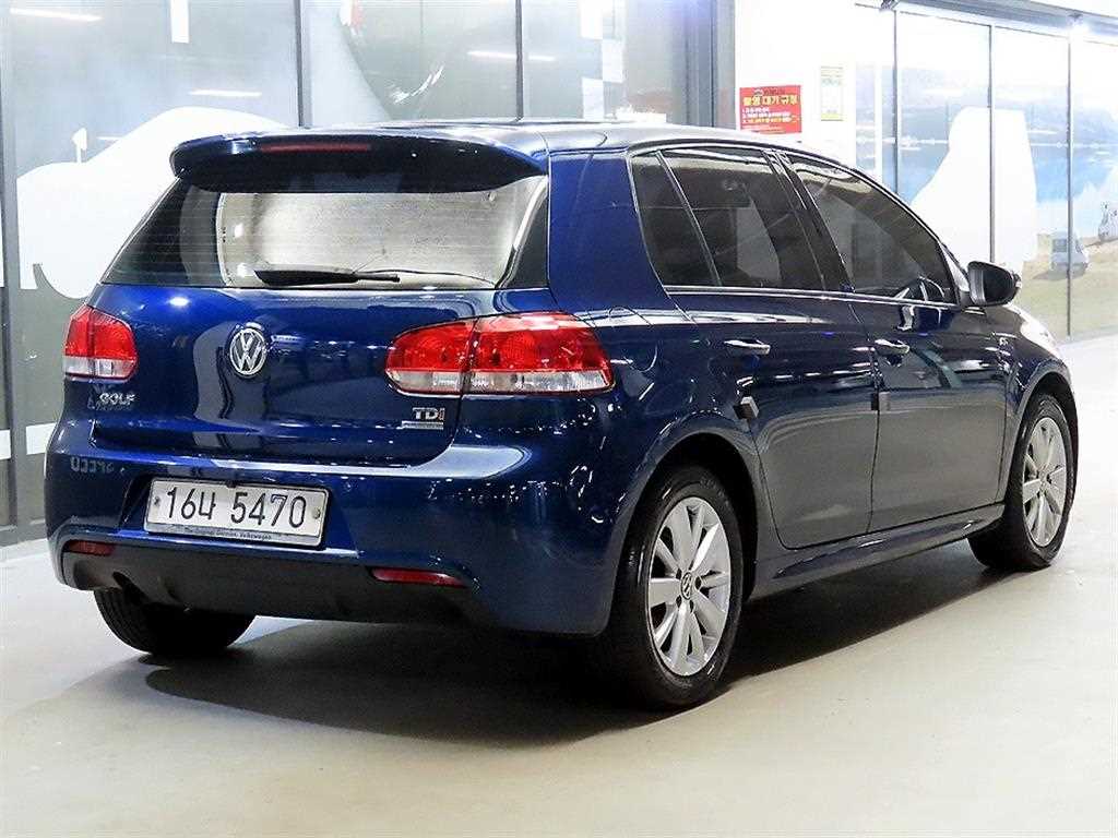 Volkswagen Golf - Vista 4