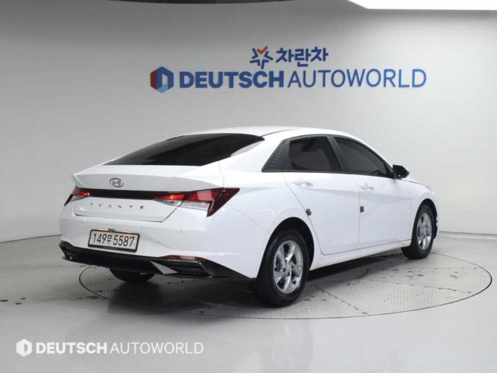 HYUNDAI Avante - Vista 2